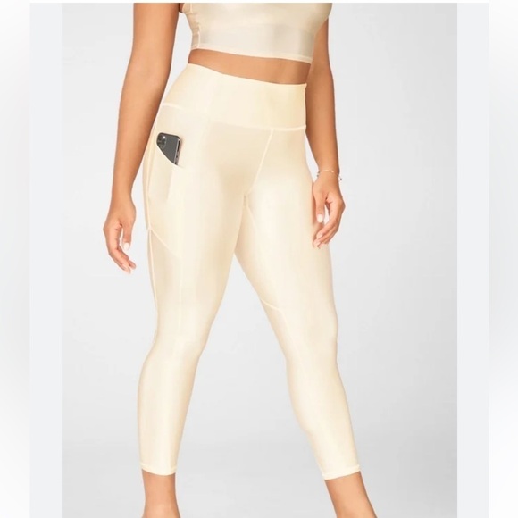 NWT Oasis PureLuxe High-Waisted Shine 7/8 Legging in Buttercreme Shine size M - Picture 1 of 7